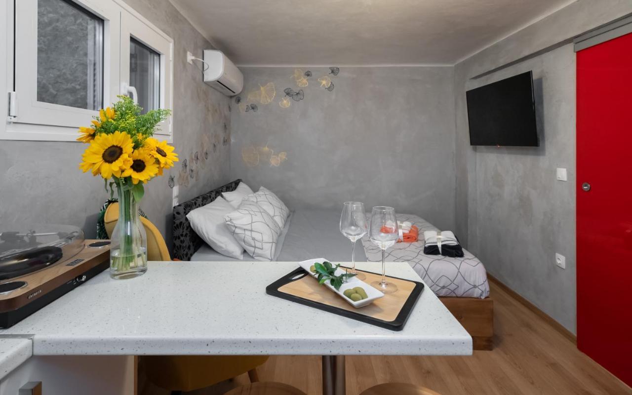 Cozy Tiny Apartment In The Heart Of Plaka เอเธนส์ ภายนอก รูปภาพ
