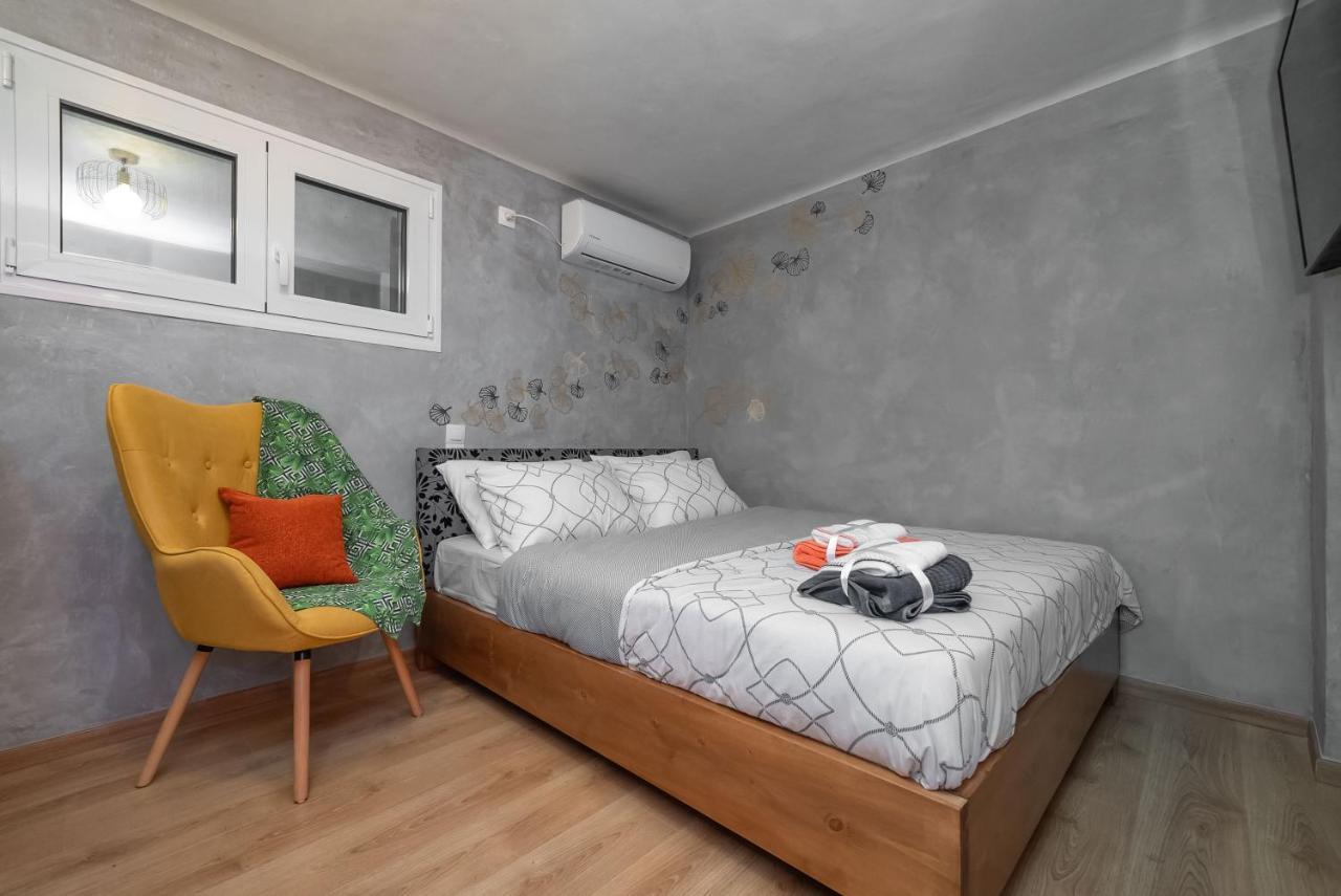 Cozy Tiny Apartment In The Heart Of Plaka เอเธนส์ ภายนอก รูปภาพ