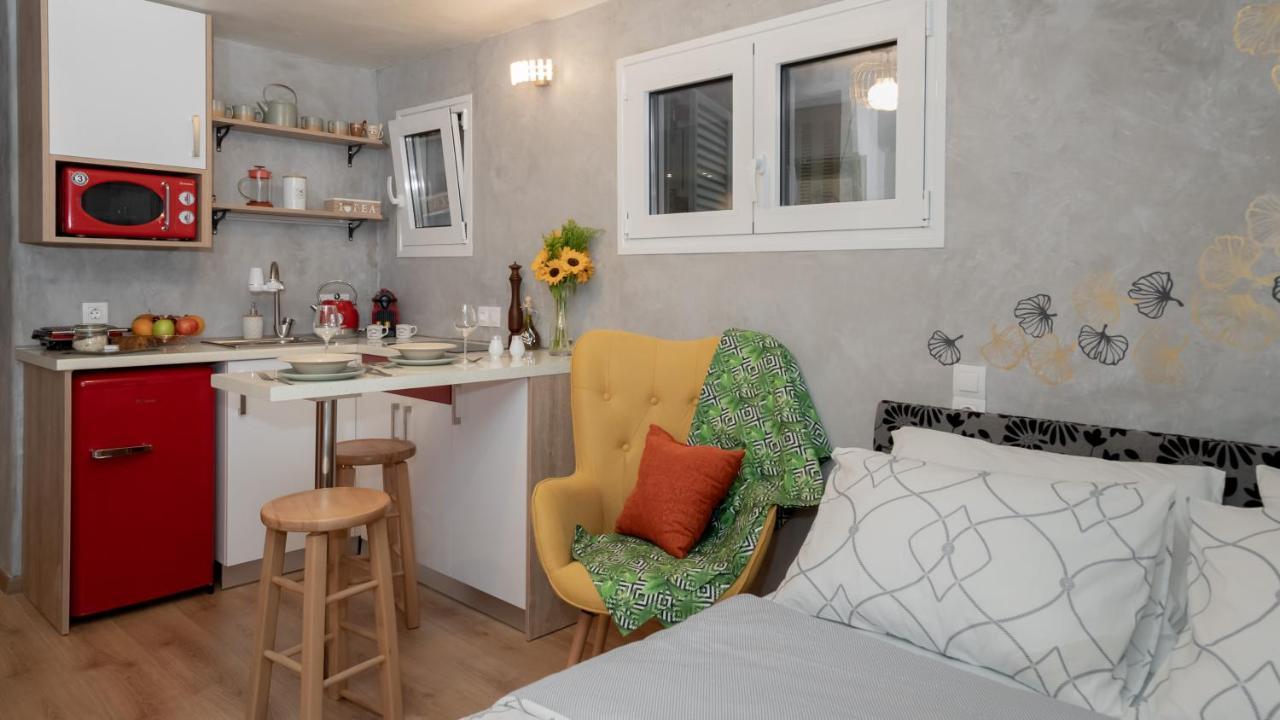 Cozy Tiny Apartment In The Heart Of Plaka เอเธนส์ ภายนอก รูปภาพ